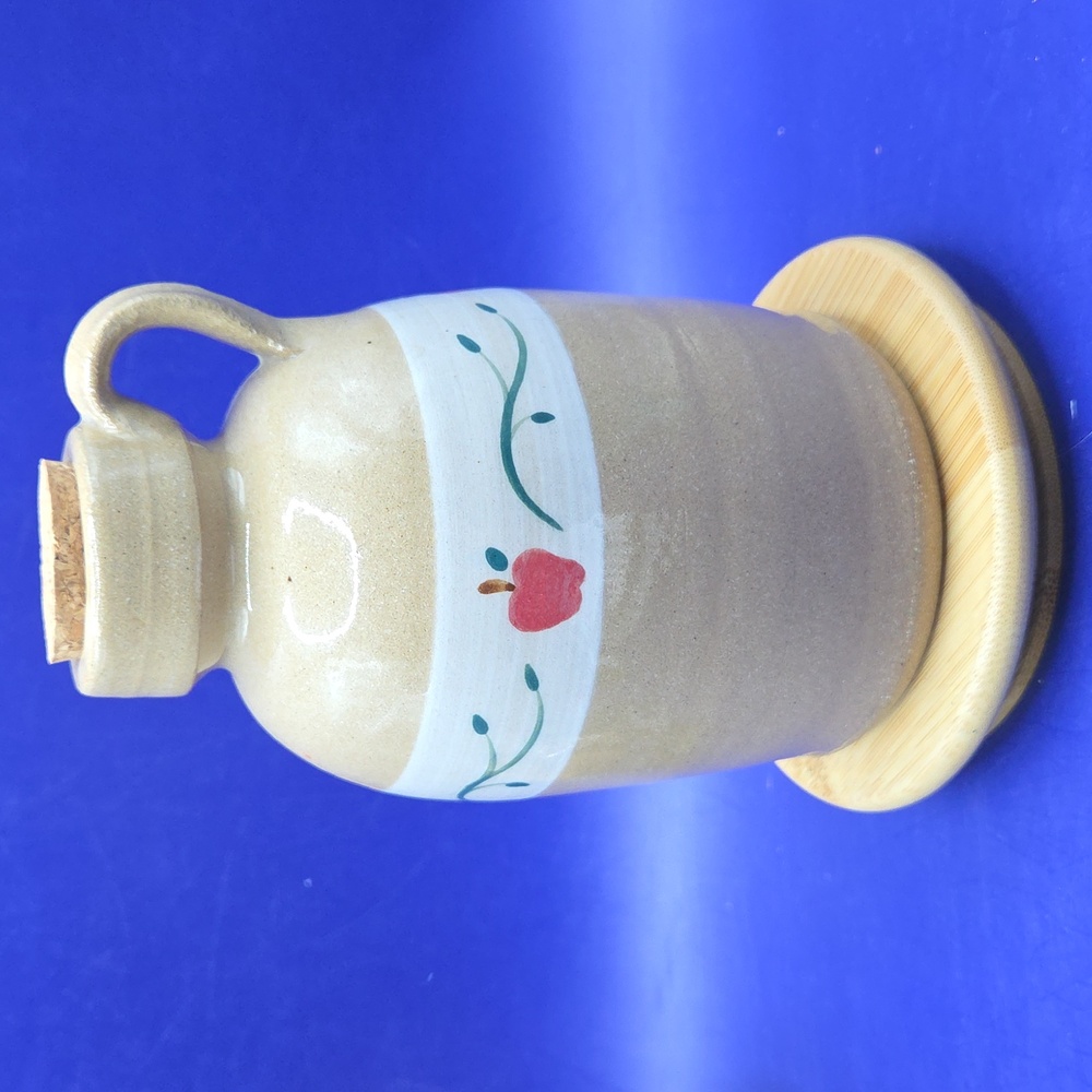 Mill Creek Stoneware Jug with Apple Design - Picture 3 of 6